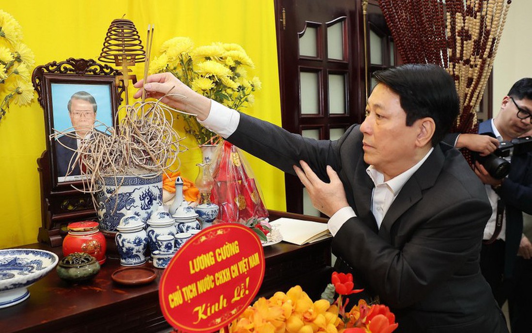 Chủ tịch nước thắp hương tưởng nhớ các đồng chí nguyên lãnh đạo Đảng, Nhà nước