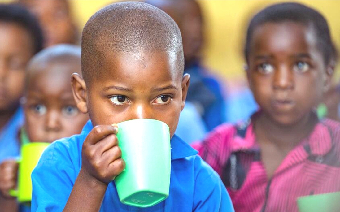 WHO thiết lập tiêu chuẩn toàn cầu cho bữa ăn học đường