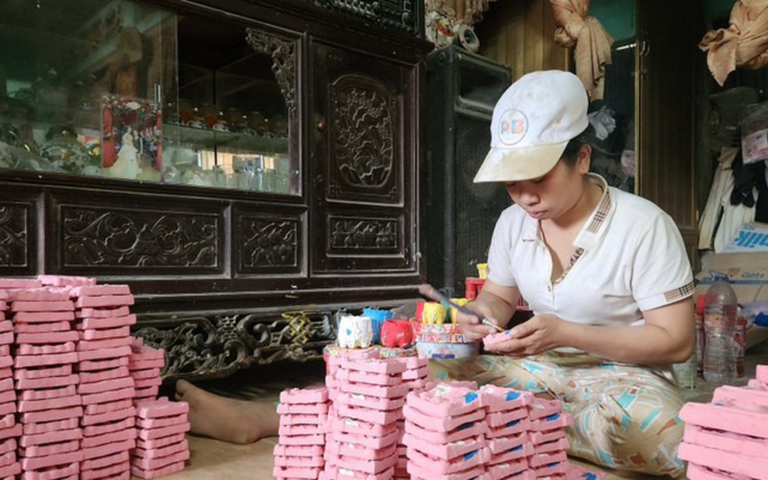 Giữ lửa làng nghề làm tượng Táo quân ở xứ Huế