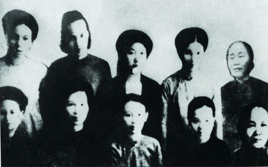 Dấu son từ 10 nữ đại biểu Quốc hội Việt Nam đầu tiên