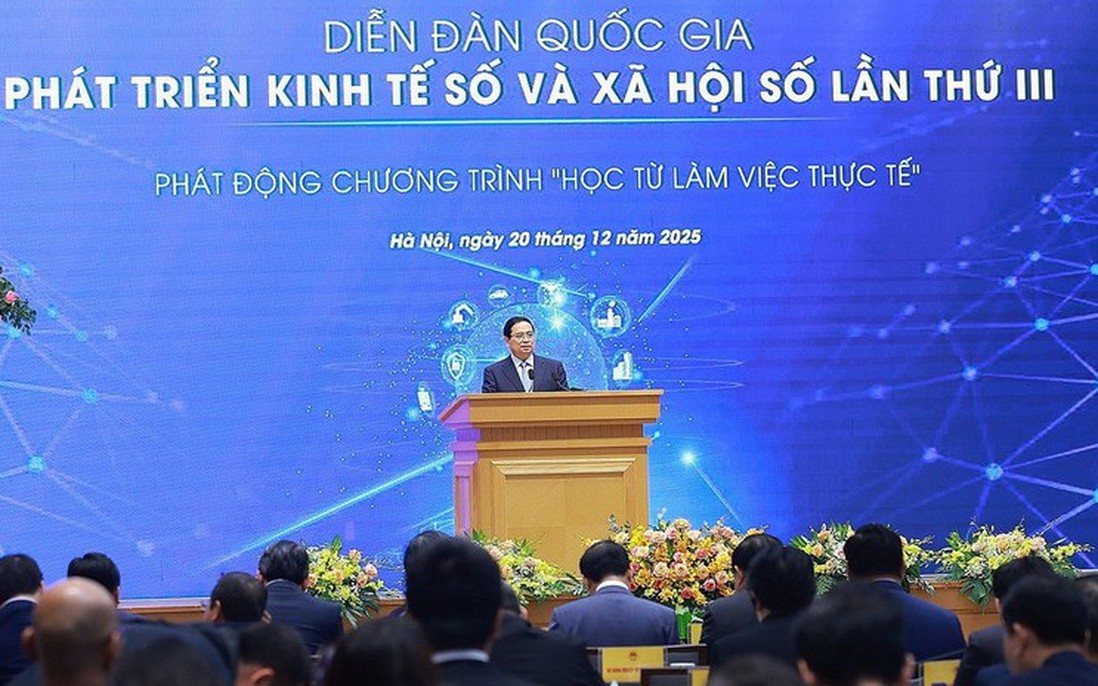 Đẩy mạnh chuyển đổi số toàn diện, lấy người dân và doanh nghiệp làm trung tâm