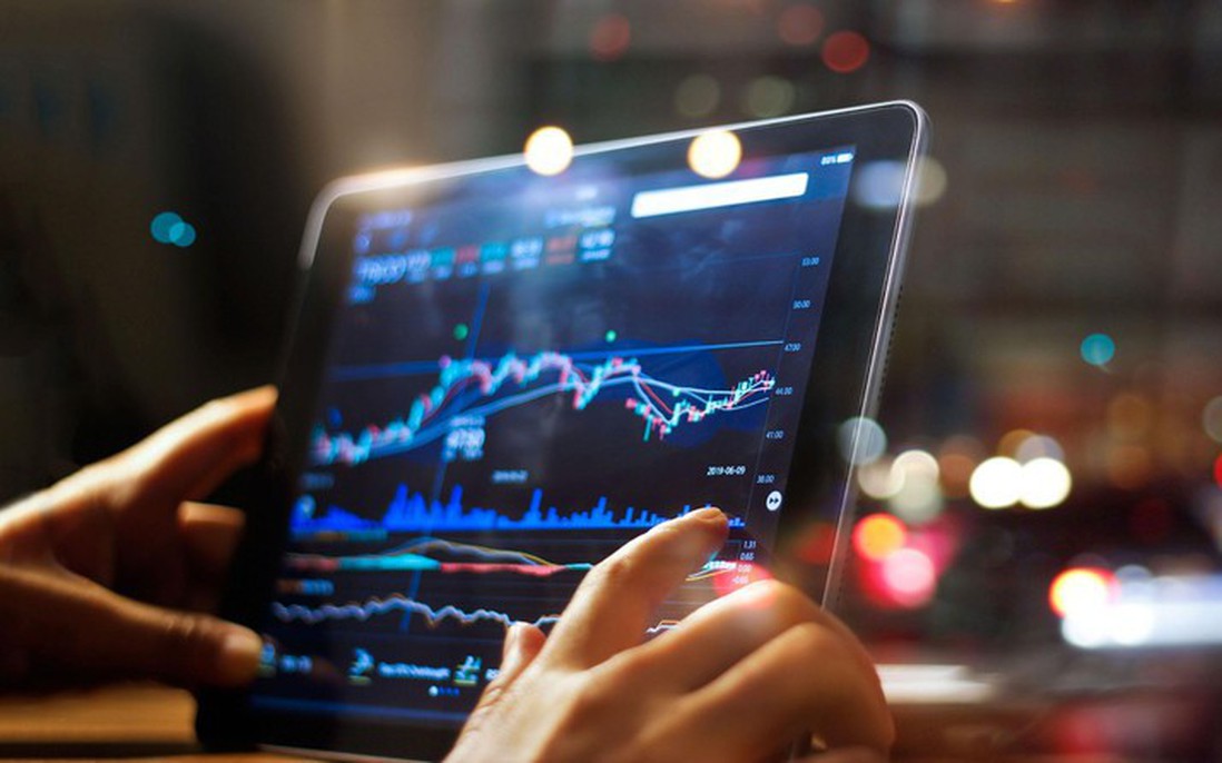 Bluechip bùng nổ, VN-Index vượt đỉnh lịch sử 1.800 điểm