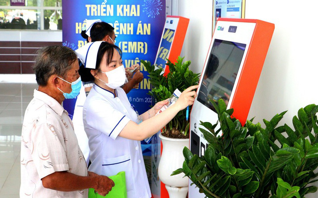 Sử dụng dữ liệu Sổ sức khỏe điện tử tích hợp trên VNeID thay thế sổ giấy