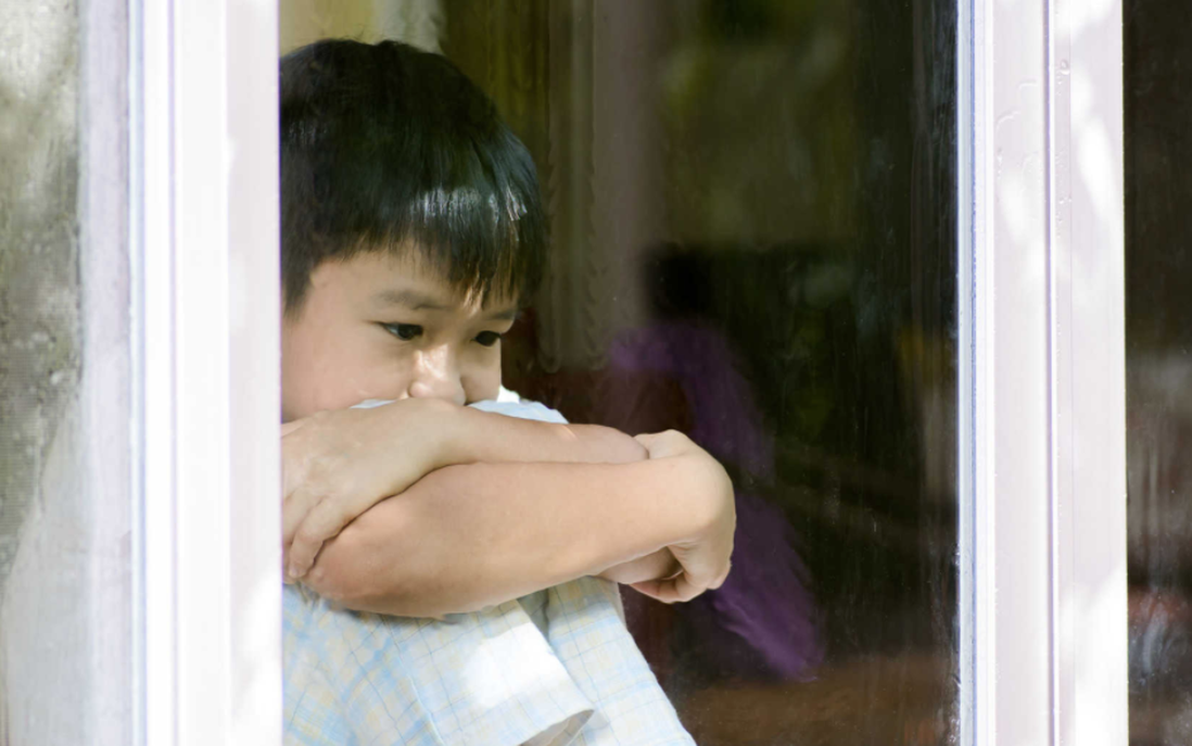 Con trai lớn nói một câu khiến cả hai vợ chồng rơi nước mắt