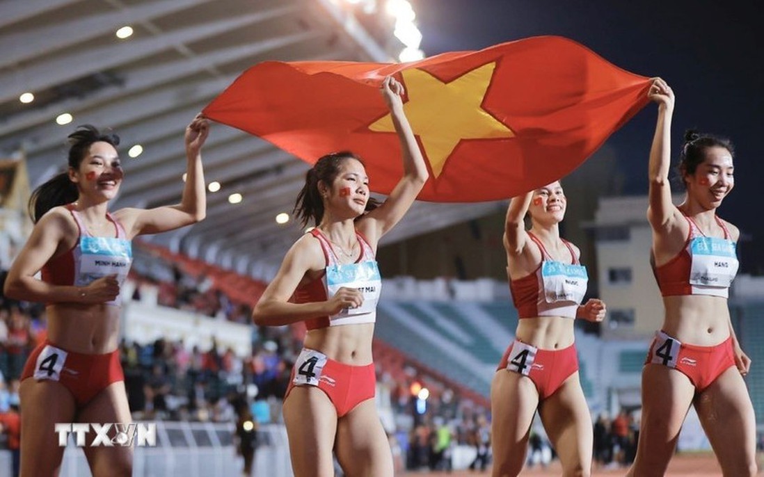 Tặng Bằng khen cho các VĐV, HLV đạt thành tích xuất sắc tại SEA Games 33