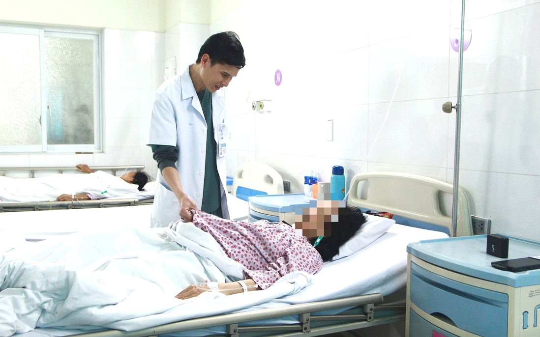 Bụng to bất thường như "sắp đẻ" vẫn không đi khám vì nghĩ béo lên