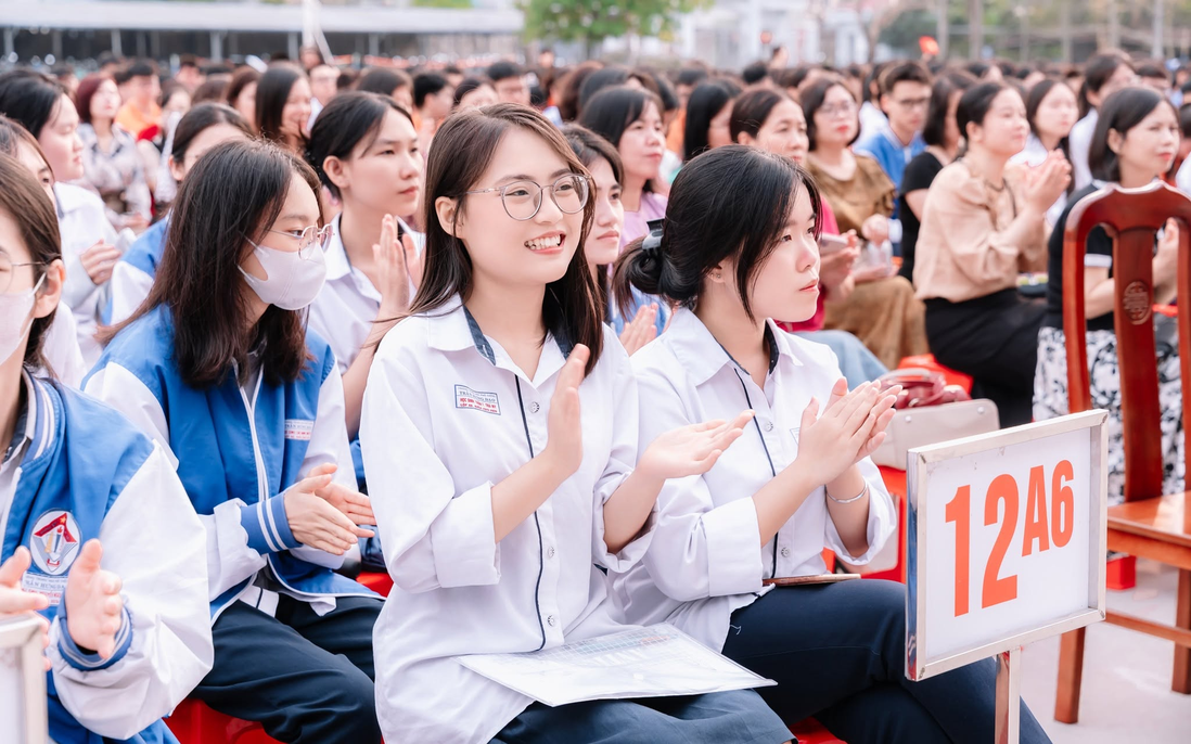 Giữ sạch môi trường học đường trước cạm bẫy thuốc lá điện tử