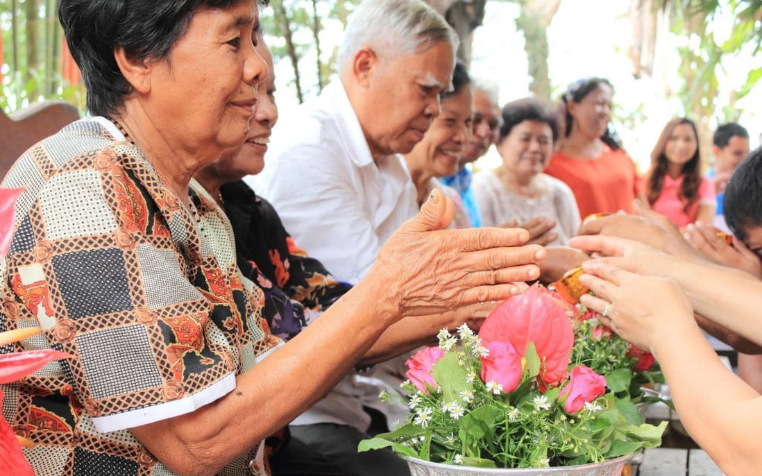 Ngày Quốc tế Người cao tuổi 1/10: Tặng ông bà món quà giúp sống khỏe và an tâm hơn