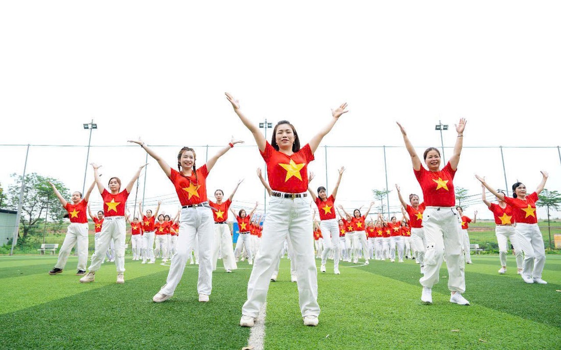 Hơn 30.000 phụ nữ Hà Nội đồng diễn dân vũ chào mừng Ngày Giải phóng Thủ đô