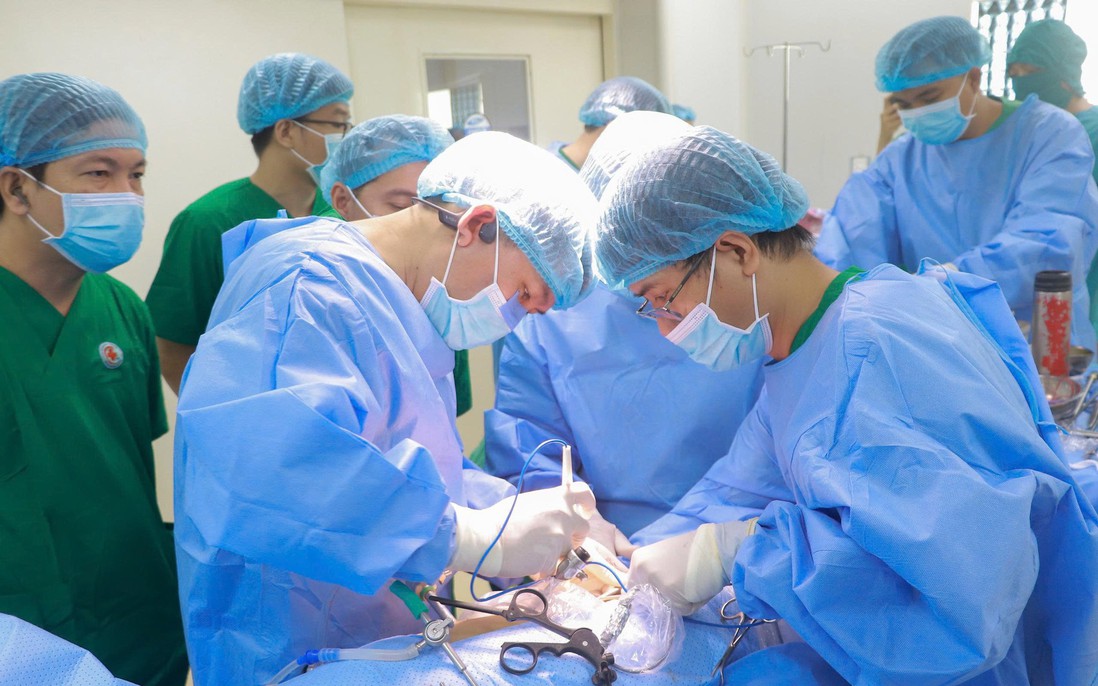 2 bệnh nhân ở Cần Thơ được Bệnh viện Trung ương Huế hỗ trợ ghép thận thành công