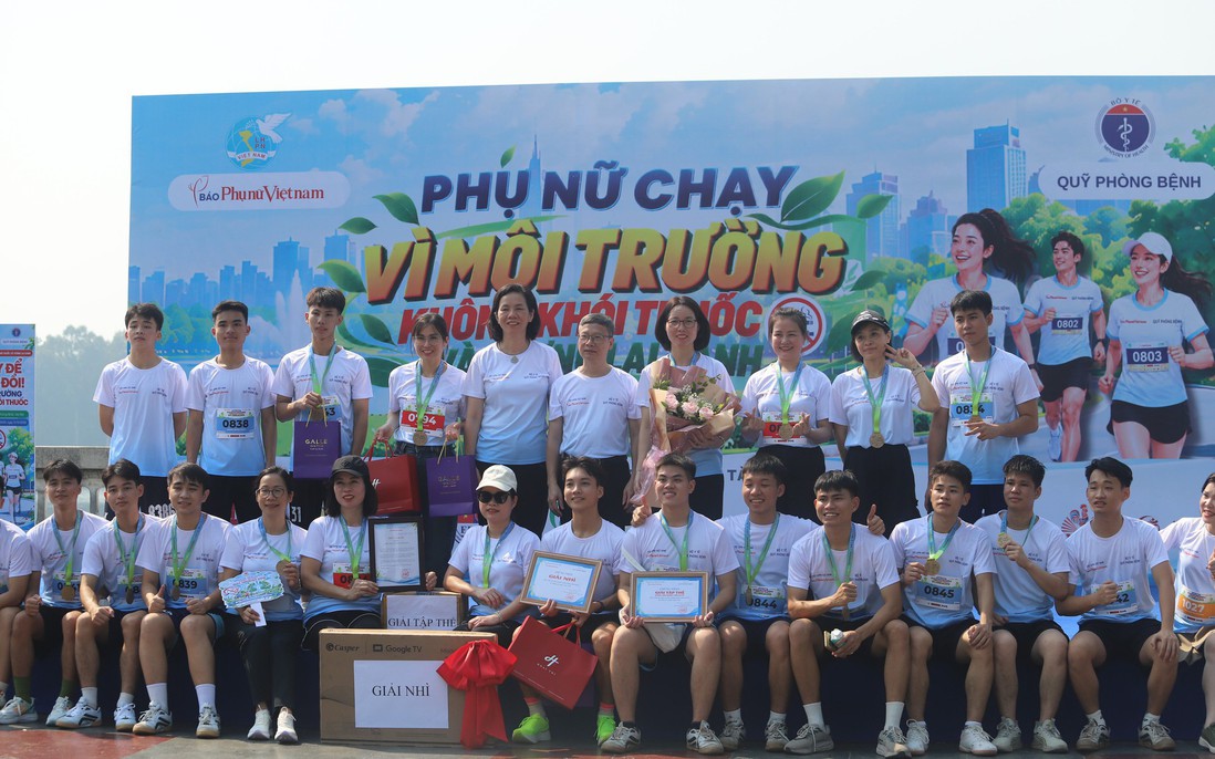 Tuổi trẻ Học viện Cảnh sát nhân dân hào hứng chạy vì môi trường không khói thuốc