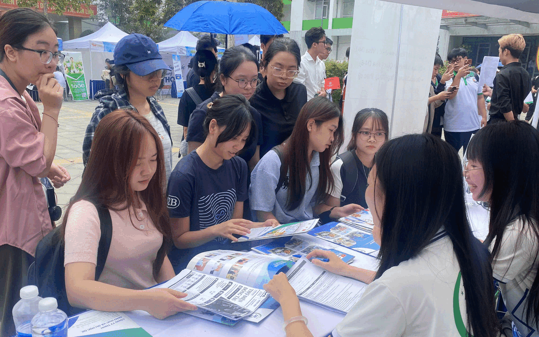 Kết nối sinh viên với thị trường lao động