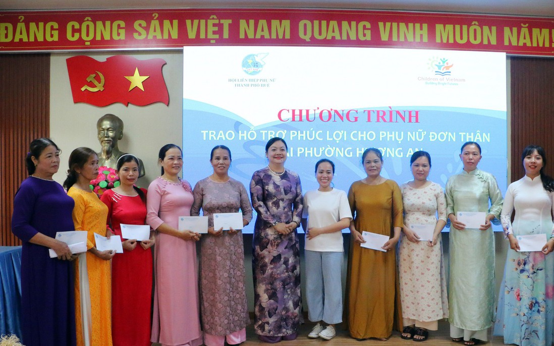 Huế: Trao sinh kế tiếp sức cho phụ nữ đơn thân
