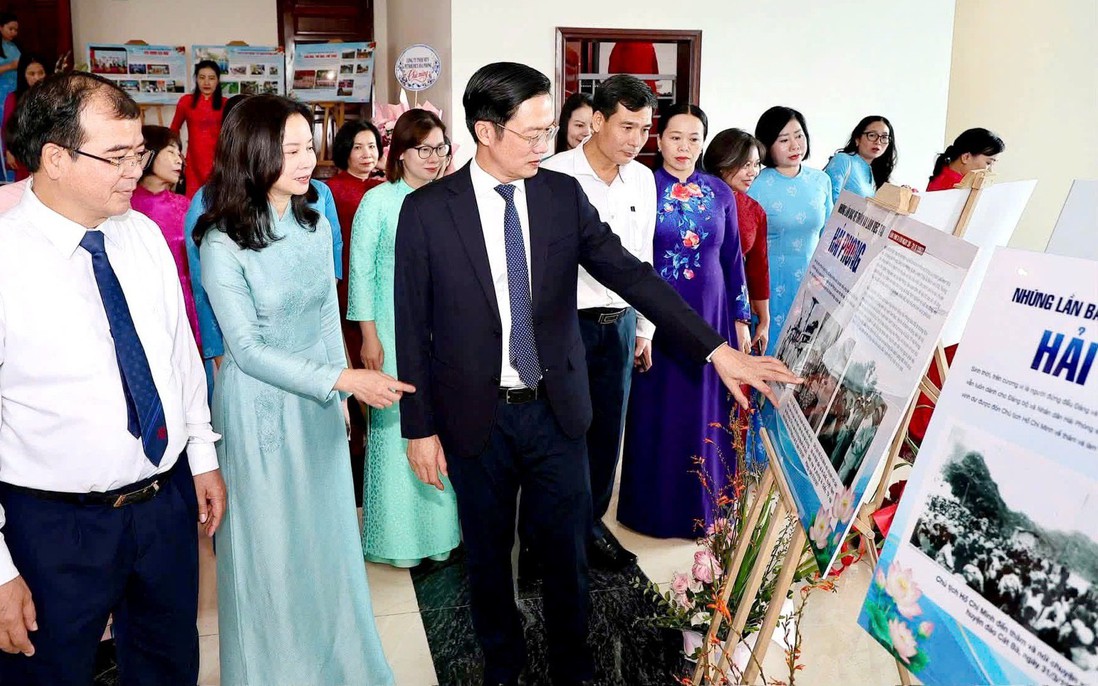 Khai mạc triển lãm ảnh "Bác Hồ với phụ nữ Hải Phòng"