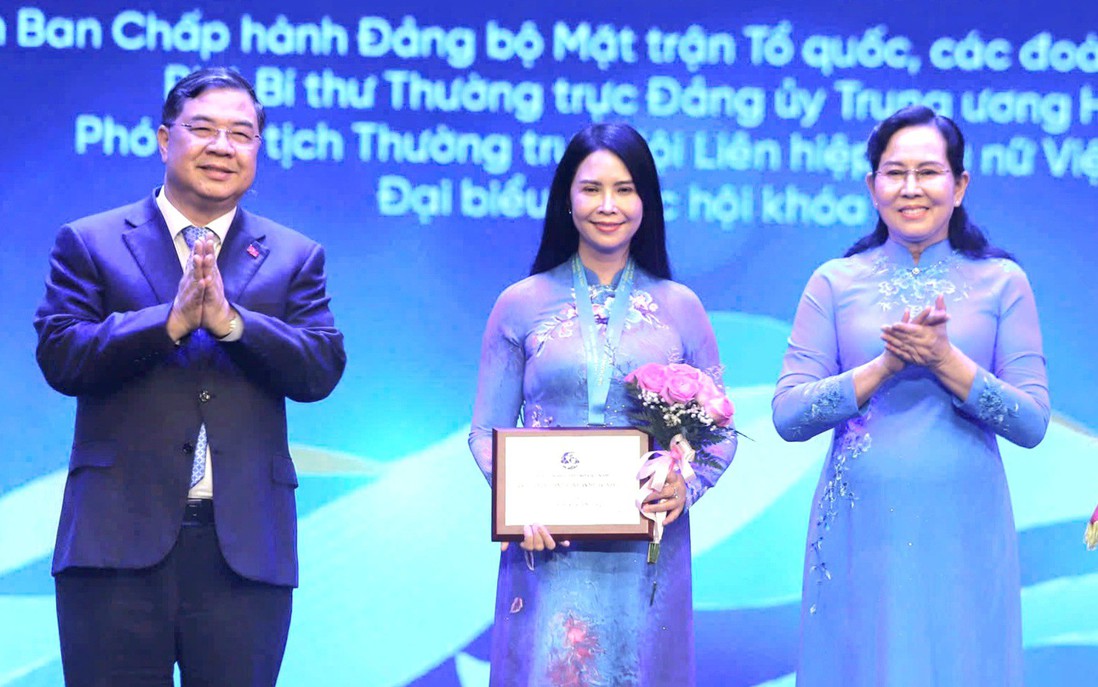Phó Chủ tịch Thường trực Hội LHPN Việt Nam Trần Lan Phương được trao Giải thưởng Nguyễn Thị Định