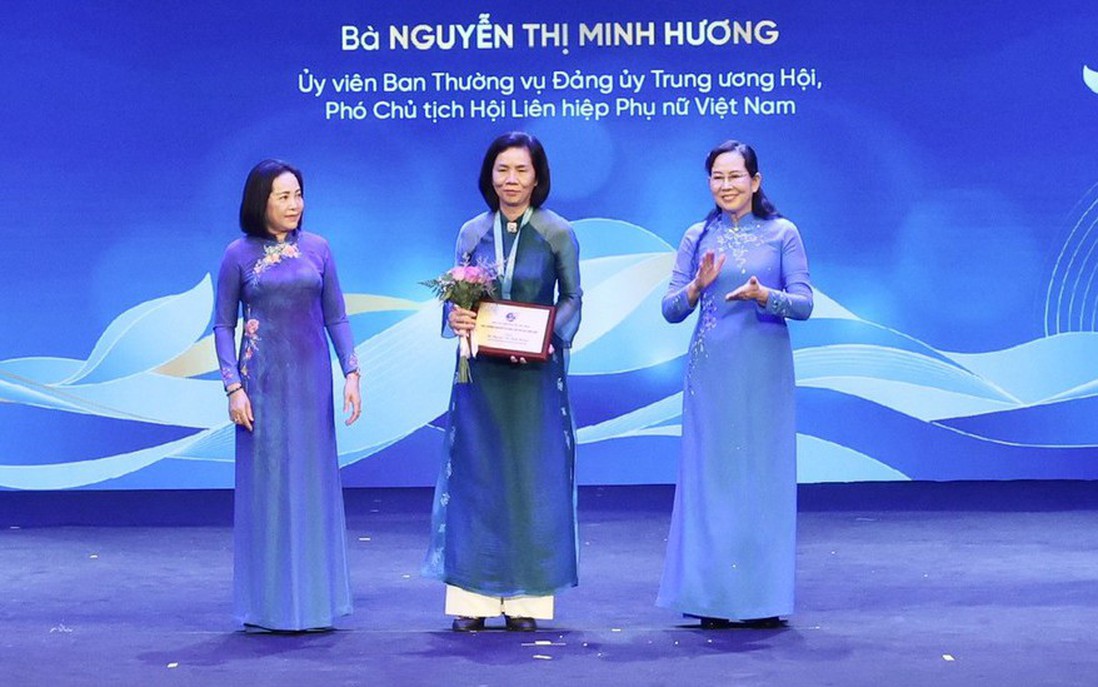 Phó Chủ tịch Hội LHPN Việt Nam Nguyễn Thị Minh Hương được trao Giải thưởng Nguyễn Thị Định 