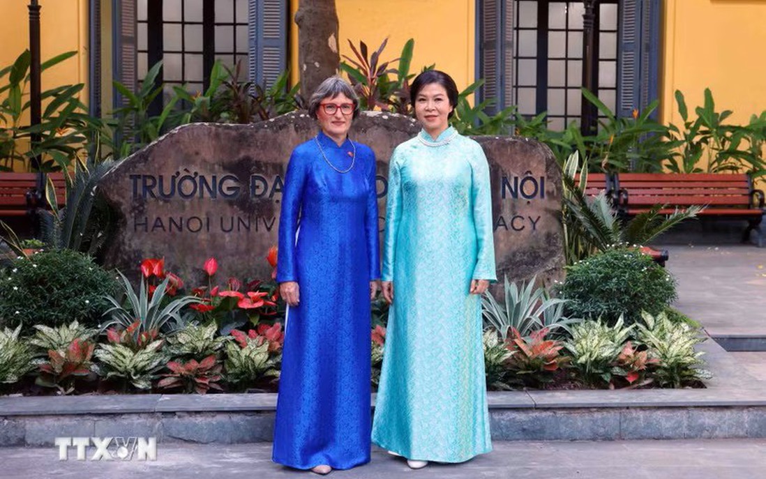 Phu nhân Tổng Bí thư, Chủ tịch nước Tô Lâm và Phu nhân Tổng thống Thụy Sĩ thăm Trường Đại học Dược Hà Nội