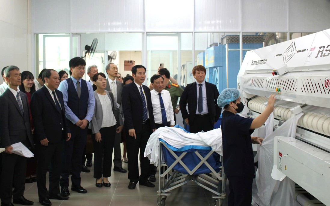 TPHCM: 1 bệnh viện tiếp nhận hệ thống xử lý vải lanh theo công nghệ Nhật Bản đầu tiên tại Việt Nam
