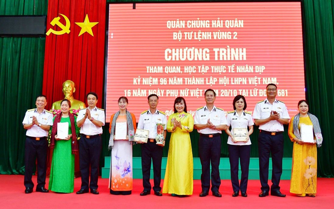 Tăng cường gắn bó giữa phụ nữ Vùng 2 Hải quân và hội viên, phụ nữ Lâm Đồng