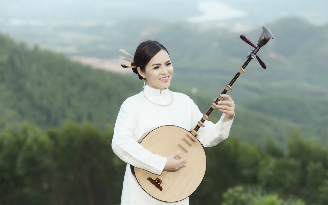 Nghệ sĩ Mai Chung kể chuyện Huế bằng dân ca cổ và những thước phim