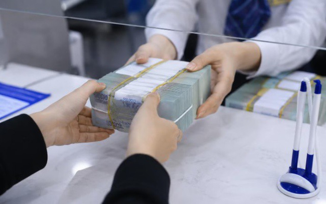 Gửi 100 triệu đồng tiết kiệm 12 tháng: Ngân hàng nào trả lãi cao nhất?