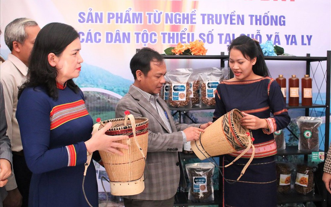 Trao cơ hội để phụ nữ dân tộc thiểu số vươn lên bằng chính sức mình