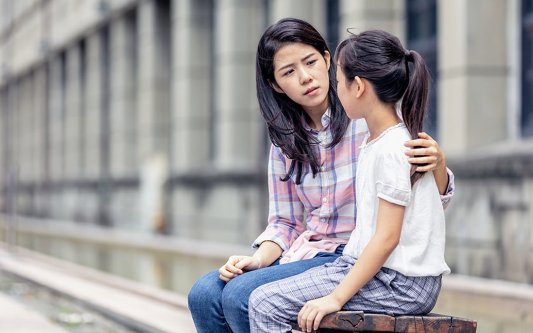 Diễn đàn tháng 10: Đằng sau lời nói dối của con