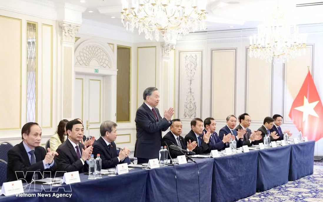 Top leader meets Vietnamese intellectuals in Belgium, Luxembourg