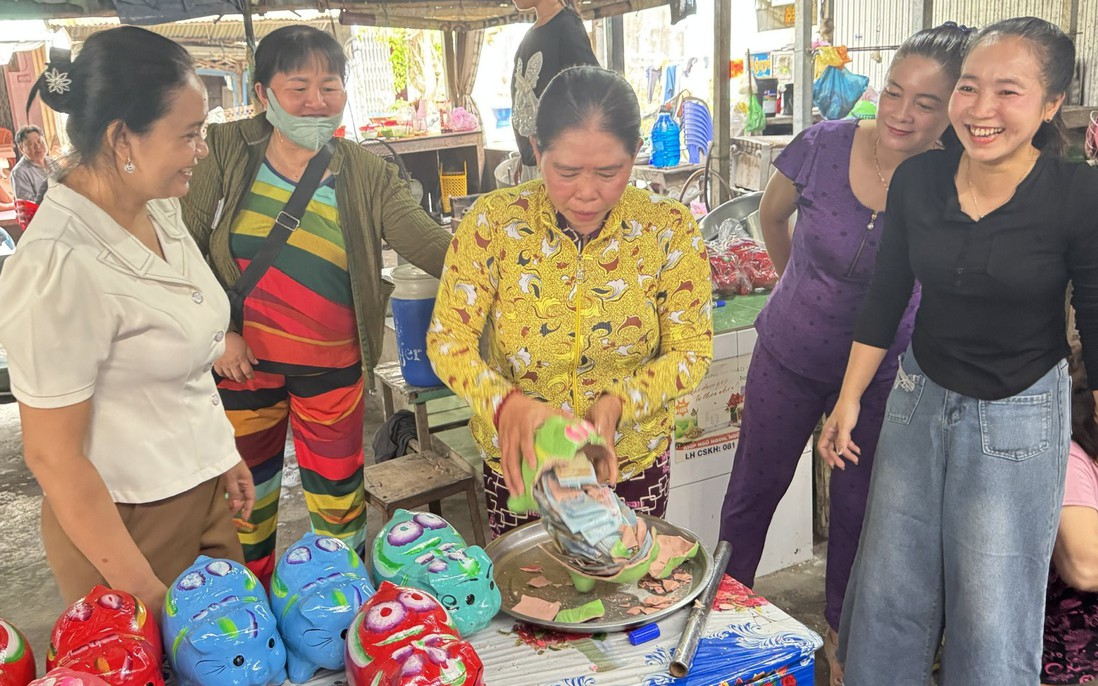Phụ nữ Khmer ở An Giang dìu nhau cùng làm giàu