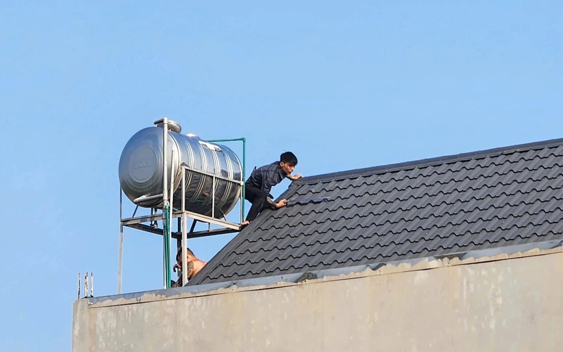 2 bị can trong vụ án ma túy hạ vũ khí, xin đầu thú sau nhiều giờ cố thủ