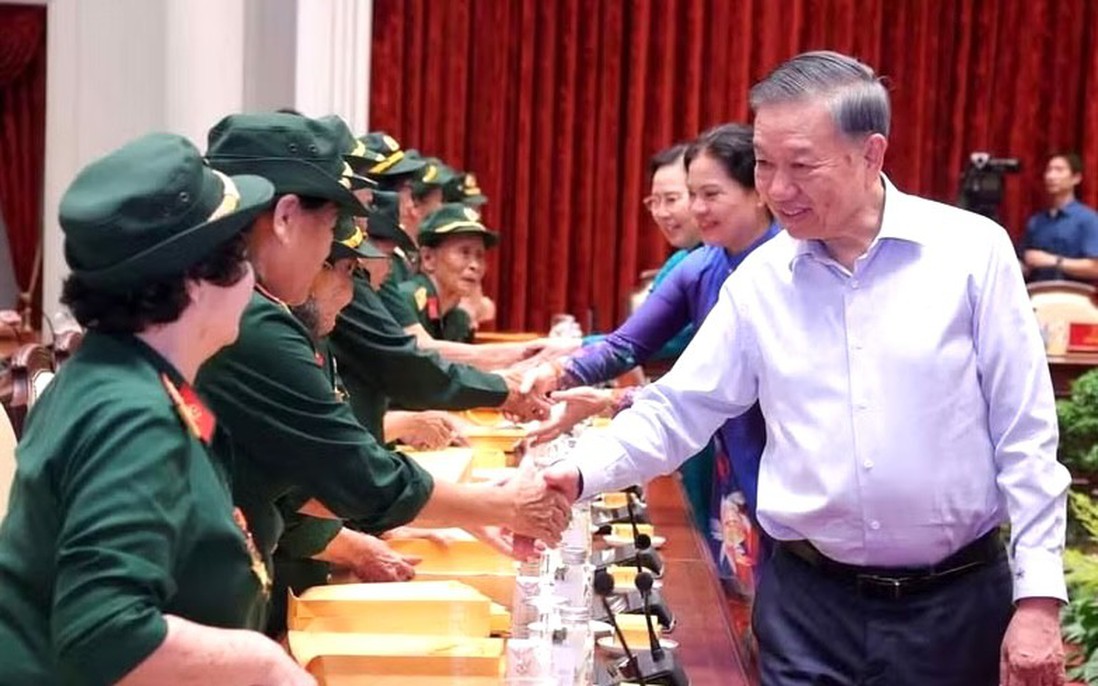 Tổng Bí thư, Chủ tịch nước Tô Lâm gặp mặt Đại đội nữ lái xe Trường Sơn