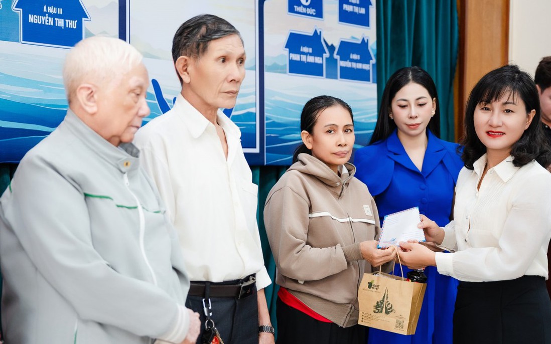 Miss Asian 2026 cùng Hội LHPN phường Quy Nhơn trao quà cho phụ nữ khó khăn