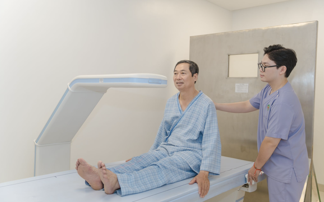 Liệu pháp sinh học điều trị loãng xương tránh biến chứng cho người cao tuổi