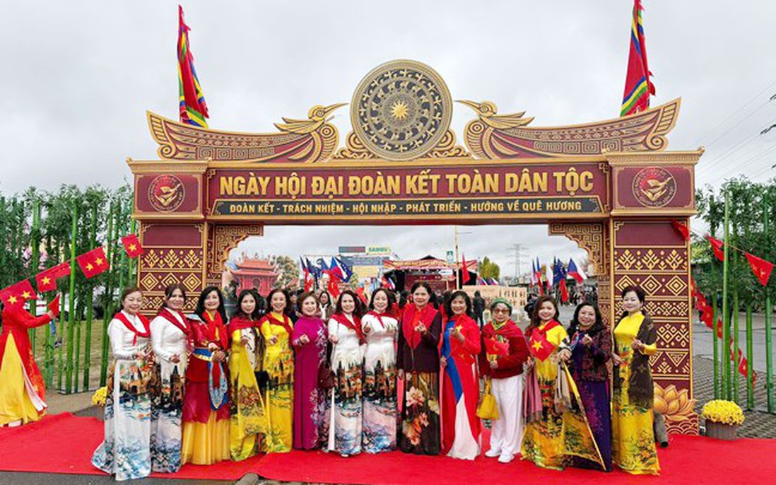 Phó Chủ tịch - Tổng Thư ký UBTƯ MTTQ Việt Nam Hà Thị Nga dự Ngày hội đại đoàn kết toàn dân tộc tại Cộng hòa Séc