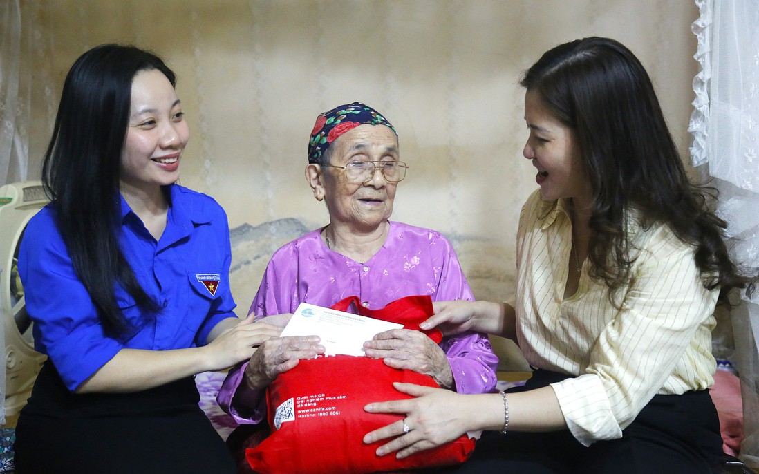 Đoàn Thanh niên Trung ương Hội LHPN Việt Nam trao 1.600 phần quà tại Hải Phòng