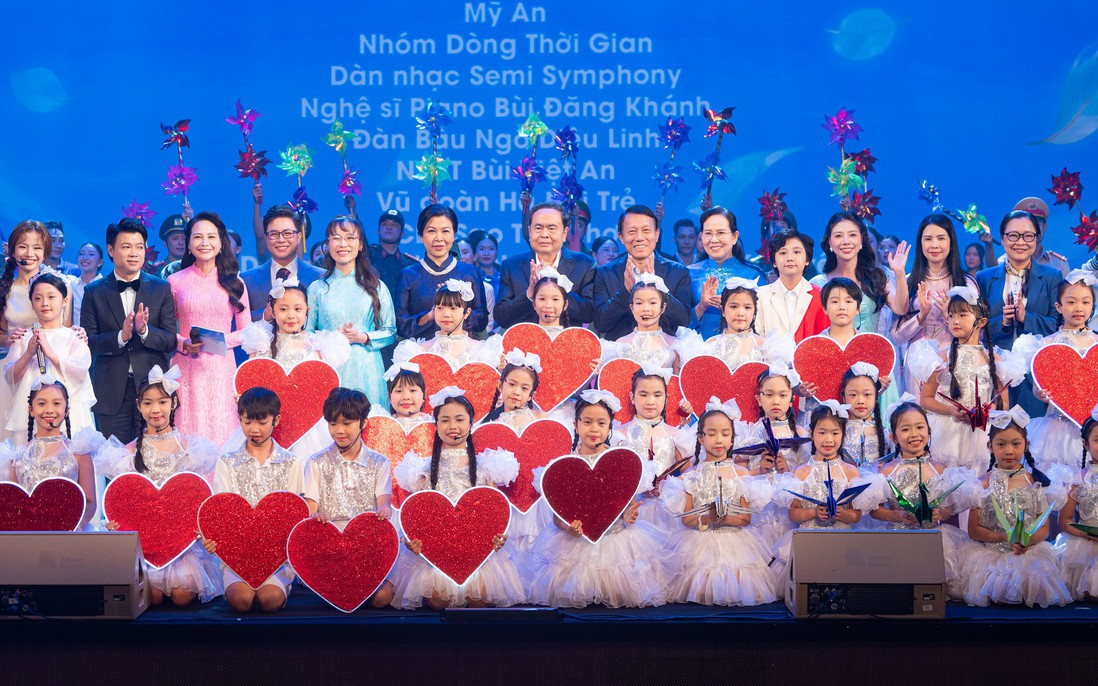 Doanh nhân Nguyễn Thị Phương Thảo dự chương trình "Kết nối yêu thương"