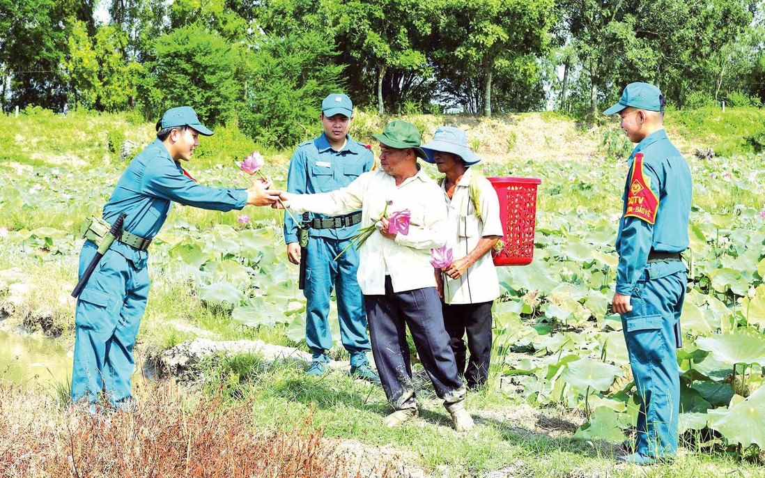 Chiến sĩ "sao vuông" góp sức giữ bình yên biên giới