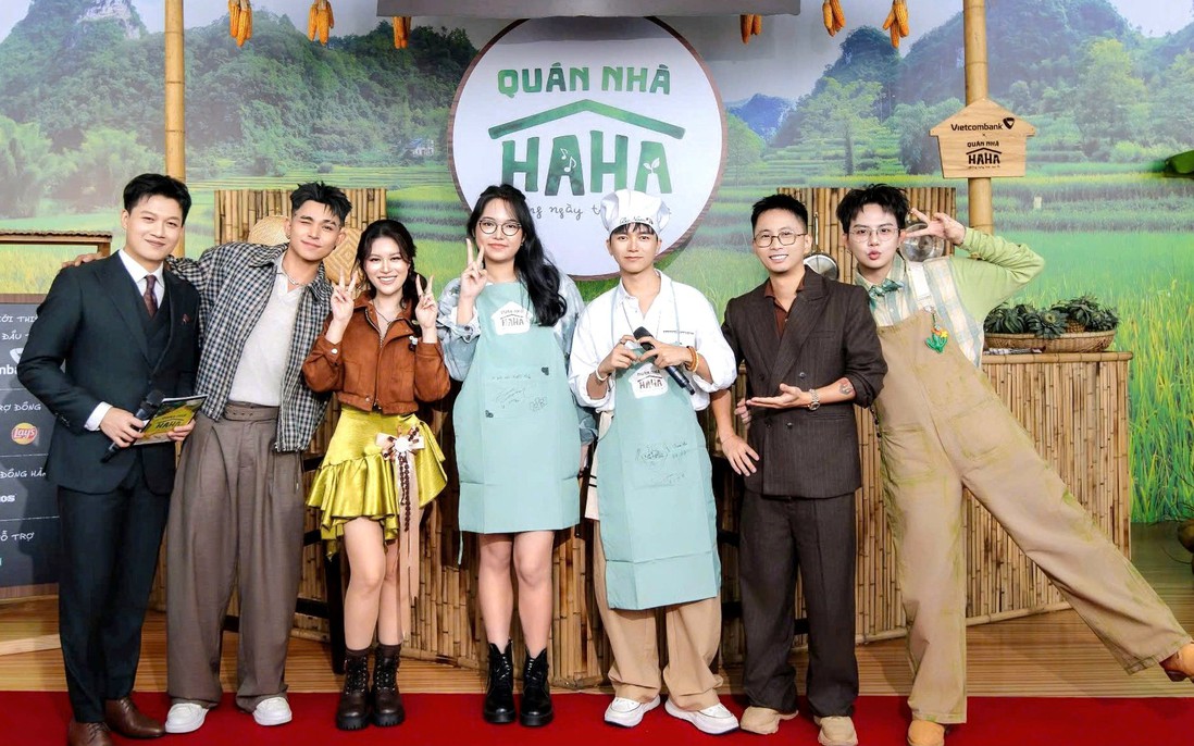 Bùi Công Nam cùng Jun Phạm nấu bếp, chạy bàn trong "Quán nhà Haha"