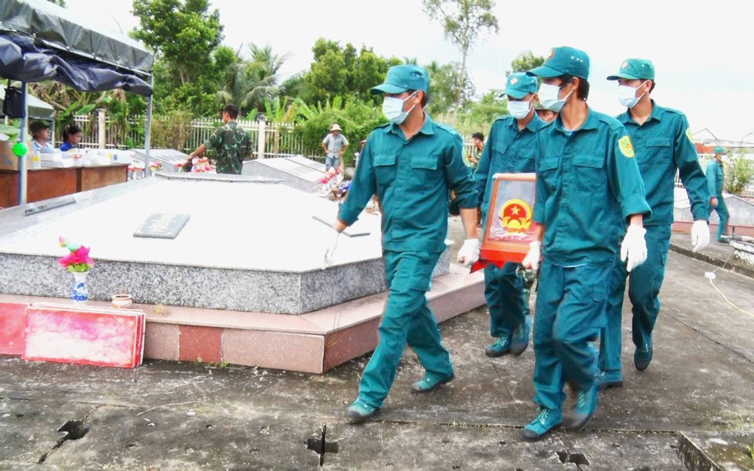 Phát hiện di vật mang tên Phạm Văn Lũy trong mộ liệt sĩ tại An Giang