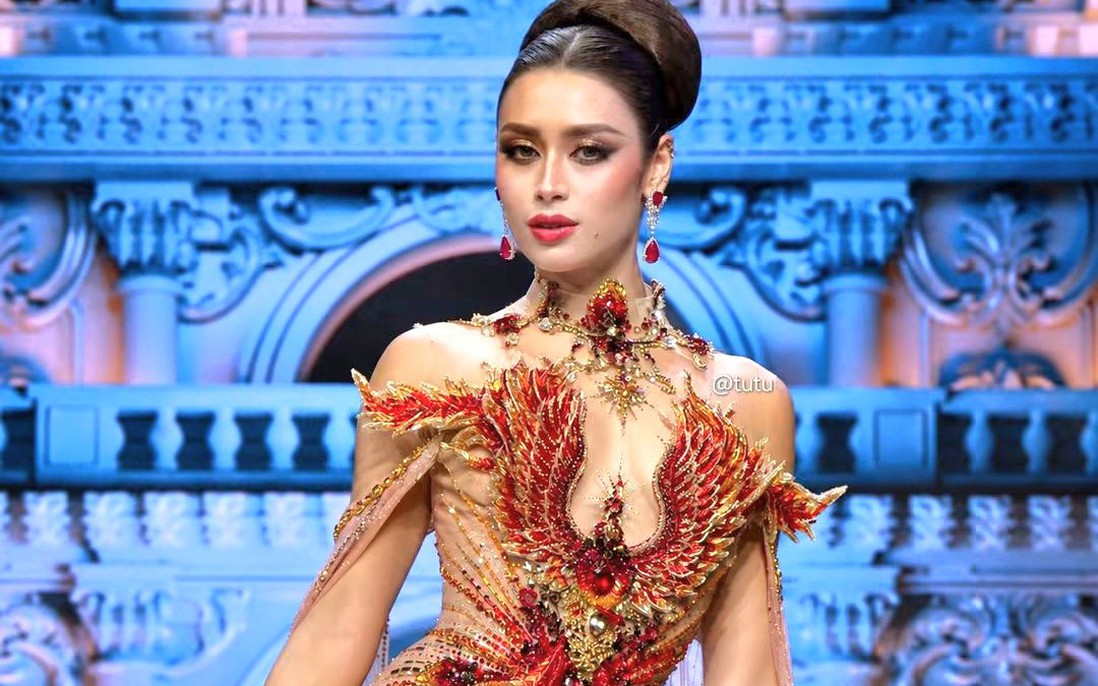 Bất ngờ đổi đầm dạ hội, Emoura Phạm tỏa sáng trong đêm Bán kết Miss Grand International 2026