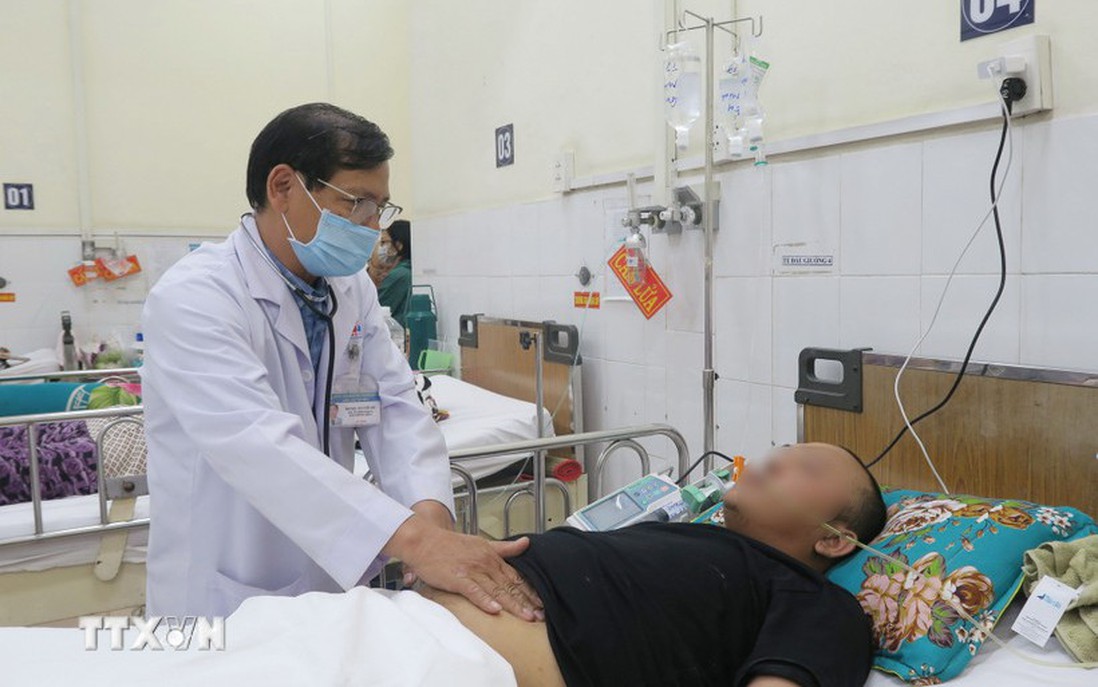 Cảnh báo nguy cơ viêm tụy cấp do uống quá nhiều rượu bia ngày Tết