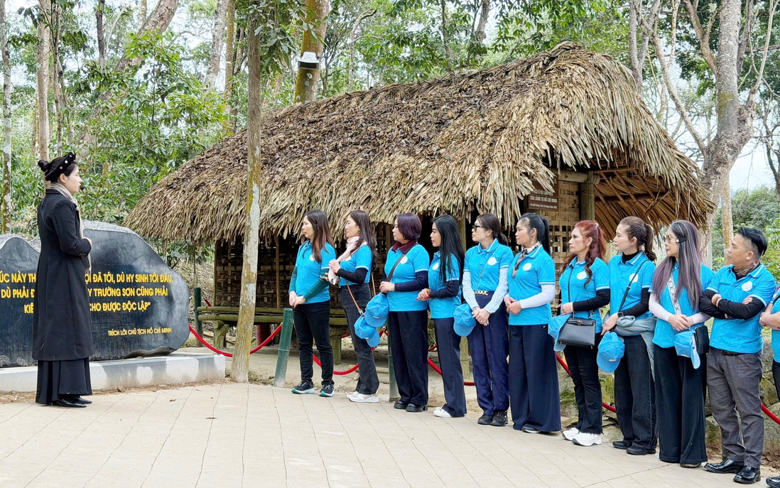 Hành trình về nguồn gắn với thiện nguyện của kiều bào châu Âu