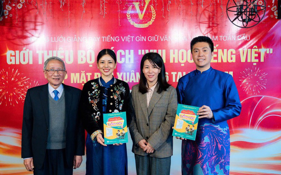 Xây dựng thêm một bộ sách hỗ trợ công tác giảng dạy tiếng Việt ở nước ngoài