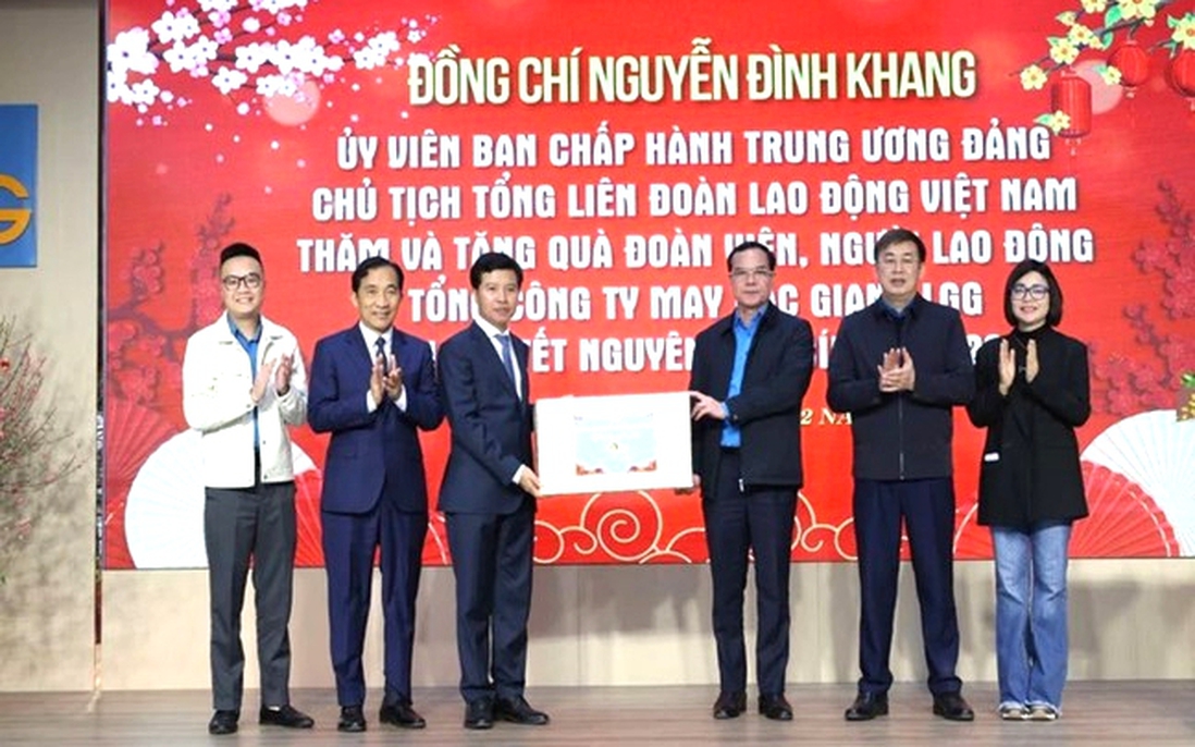 Tổng Liên đoàn Lao động Việt Nam trao gần 400 suất quà tới công nhân khó khăn tỉnh Bắc Ninh