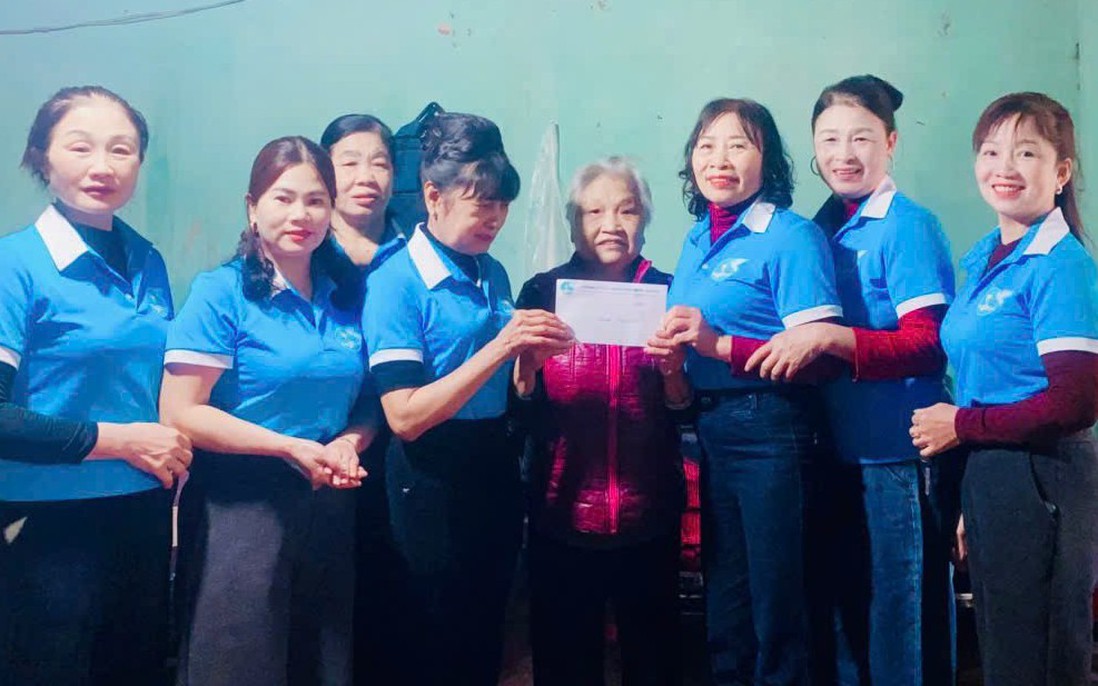 Bắc Ninh: Phụ nữ Hiệp Hòa trao quà Tết đến phụ nữ, trẻ em nghèo