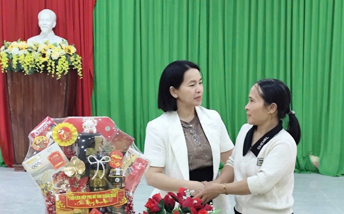 Ấm tình quân dân nơi bản cao