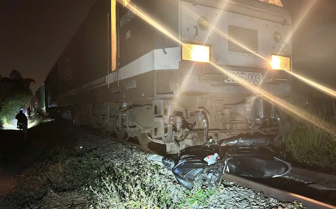 Lâm Đồng: Tàu hỏa va chạm với xe máy, khiến một người tử vong tại chỗ