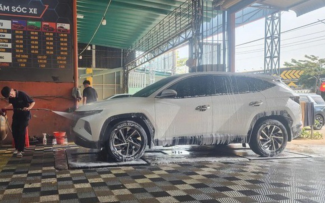 Cận Tết, giá dịch vụ rửa xe tăng 150%