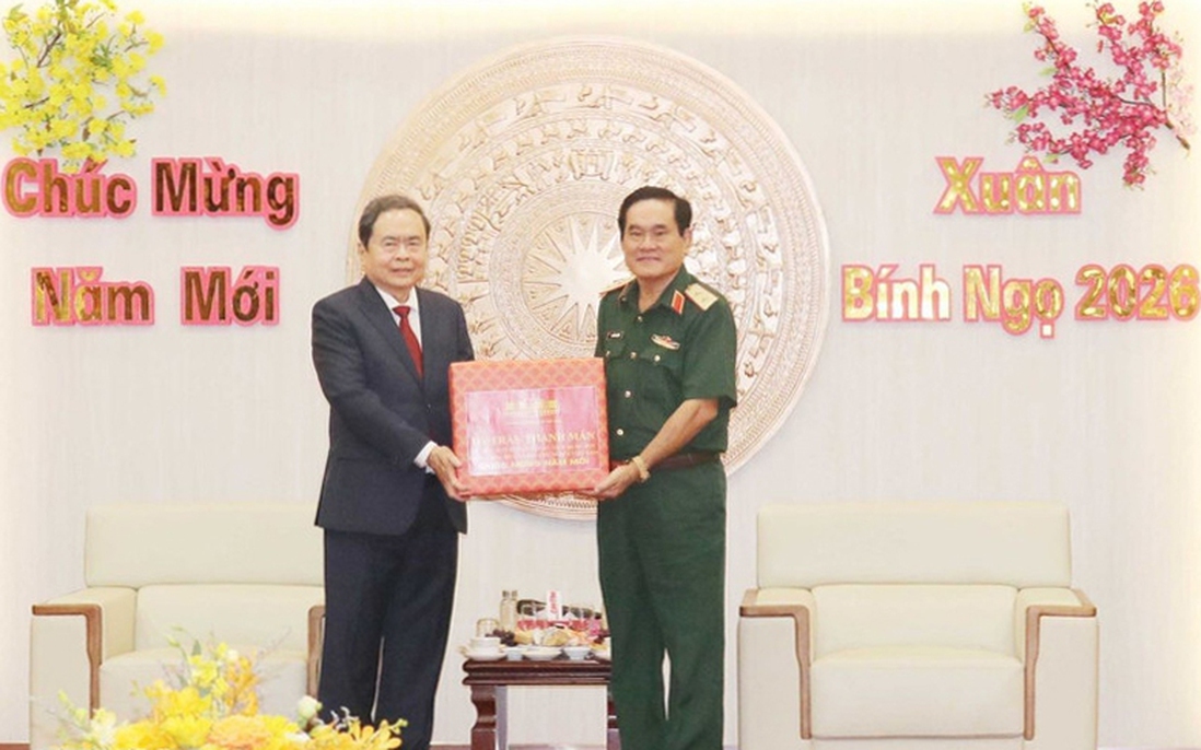 Chủ tịch Quốc hội Trần Thanh Mẫn thăm, chúc tết và tặng quà tại Quân khu 9