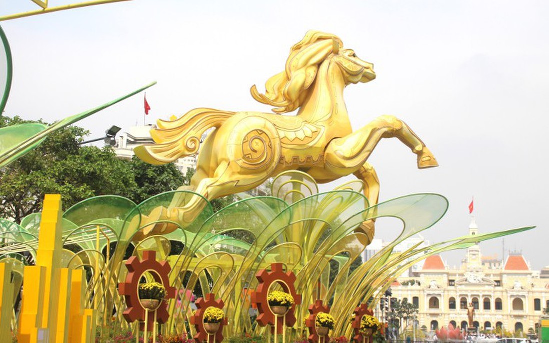 Hé lộ những tiểu cảnh đầu tiên của đường hoa Nguyễn Huệ Tết Bính Ngọ 2026